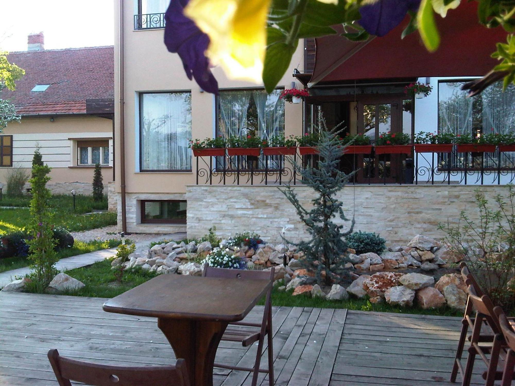 Stupina Hotel Brasov Ngoại thất bức ảnh